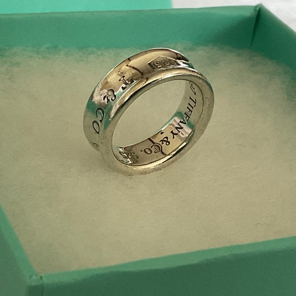 Authentic Tiffany ring size 5 - Picture 3 of 4